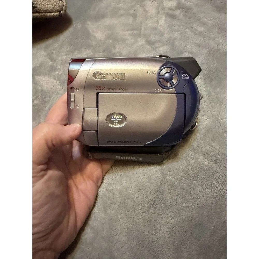 Canon DC210 DVD‎ Video Camcorder 35x Optical Zoom W/ Battery & Charger +Bag